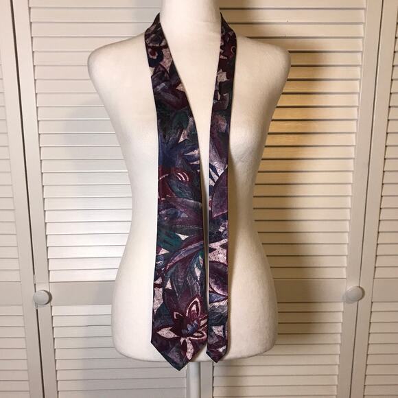 Camden Court Floral Classic Wide Mens Necktie - Picture 5 of 5